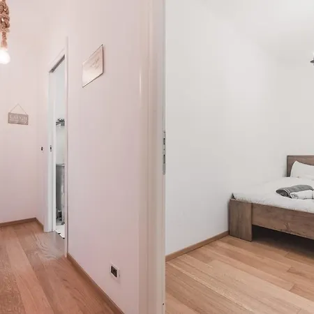 Piazza Oberdan-carducci Elegant Apartman *