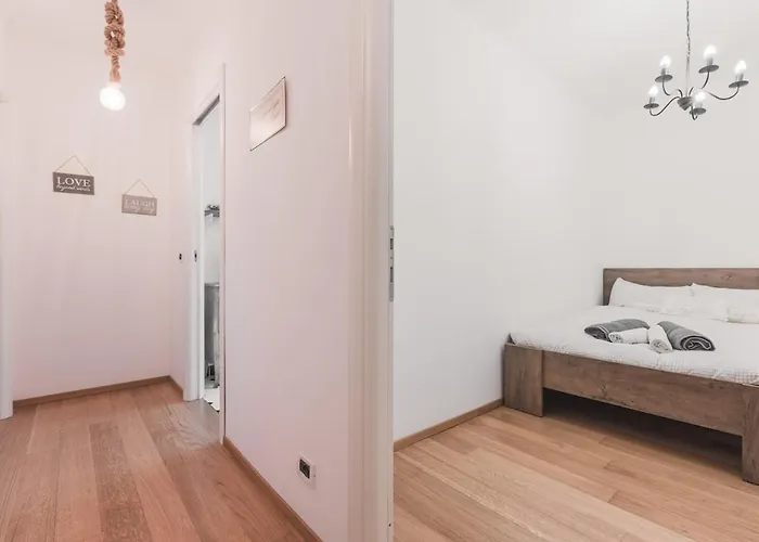 Piazza Oberdan-carducci Elegant Apartment *